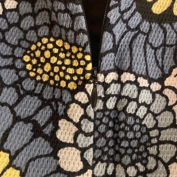 Ann Taylor Factory Skirt - Size 0 - Very Pretty Blues, Yellow and White Floral - Picture 3 of 7